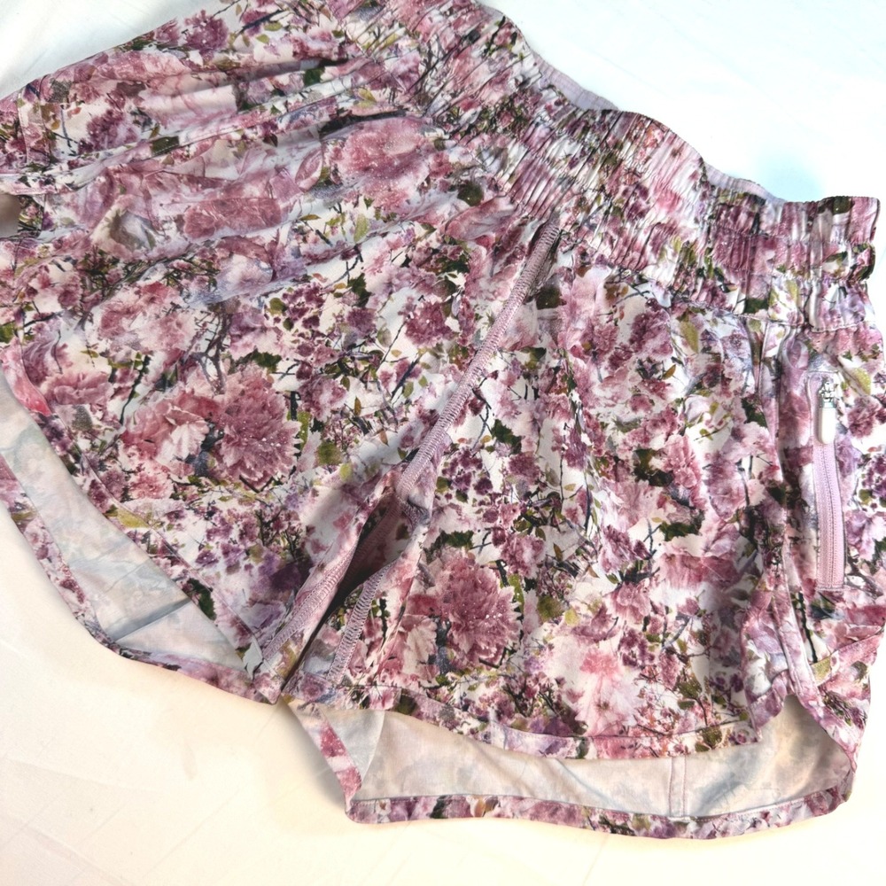 Lululemon Tracker Short V Blossom Spritz Women 6 Athletic Running Shorts